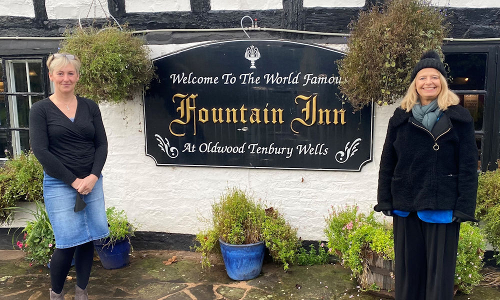 Harriett Baldwin MP with Lisa Barnes at the Fountain Inn