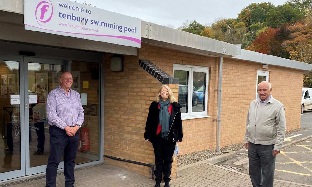 Outside Tenbury Swimming Pool